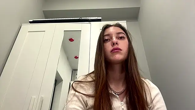 Snapshot of selena_favn chatting on March 2, 7:15 am selena favn online show from March 2, 7:15 am