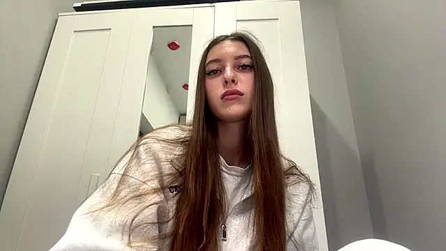 Snapshot of selena_favn chatting on March 4, 3:12 am selena favn online show from March 4, 3:12 am