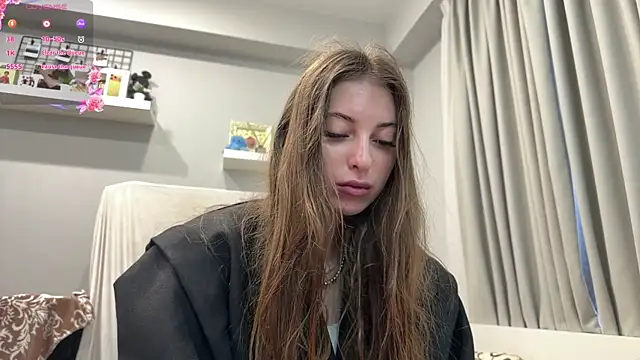 Snapshot of selena_favn chatting on June 27, 2:16 am selena favn online show from June 27, 2:16 am