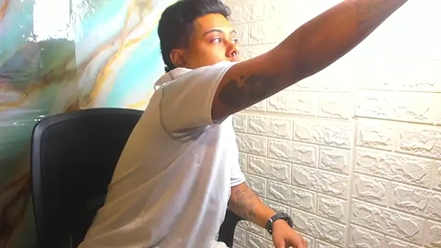 Noha  scott online show from April 18, 2:54 pm