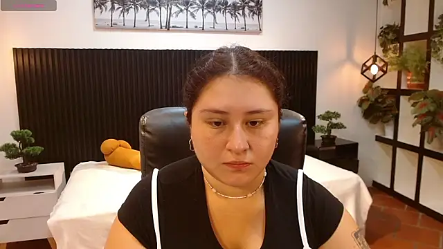 Snapshot of sienna_cavalli chatting on February 24, 12:47 pm sienna cavalli online show from February 24, 12:47 pm