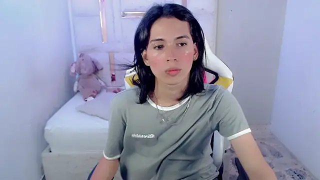 Larry craft online show from April 6, 8:43 pm