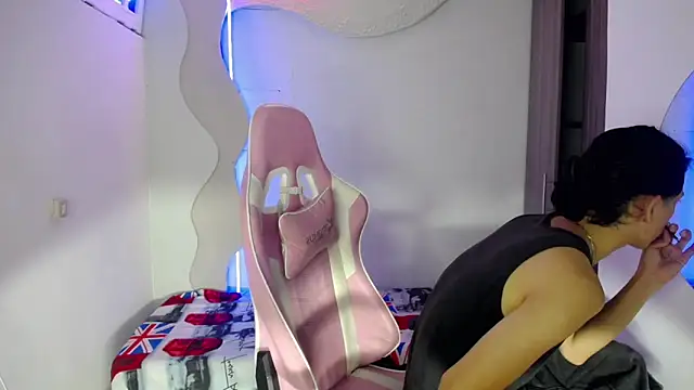 Larry craft online show from April 11, 8:13 pm