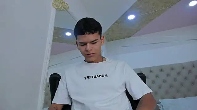 DylanRoyce  online show from March 21, 12:32 pm