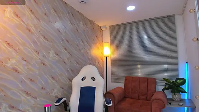 Snapshot of PreettyMoon chatting on March 3, 11:27 am PreettyMoon online show from March 3, 11:27 am