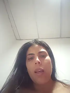 Snapshot of Perla_bella chatting on March 3, 11:27 am Perla bella online show from March 3, 11:27 am