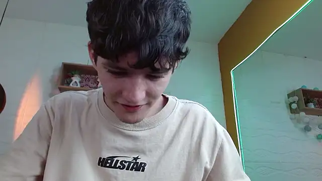 Snapshot of trevor_mob chatting on February 25, 8:51 pm trevor mob online show from February 25, 8:51 pm