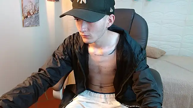 Snapshot of trevor_mob chatting on March 3, 7:42 pm trevor mob online show from March 3, 7:42 pm