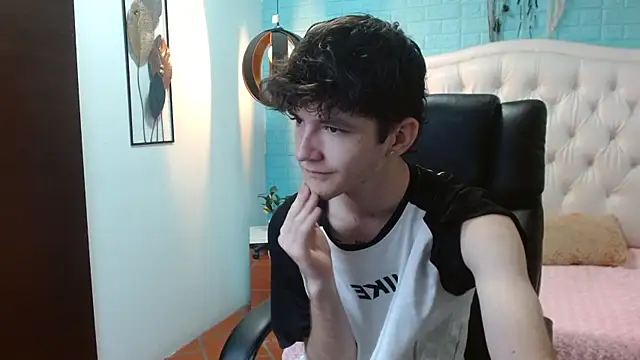 Snapshot of trevor_mob chatting on May 21, 4:58 pm trevor mob online show from May 21, 4:58 pm