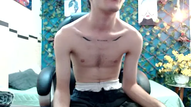 Snapshot of trevor_mob chatting on May 31, 12:12 pm trevor mob online show from May 31, 12:12 pm