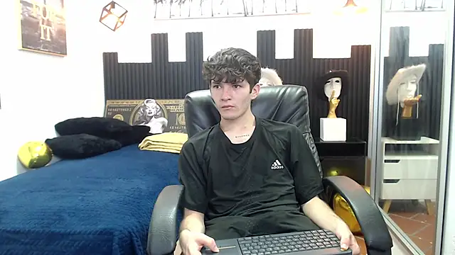 Snapshot of trevor_mob chatting on June 1, 1:46 pm trevor mob online show from June 1, 1:46 pm
