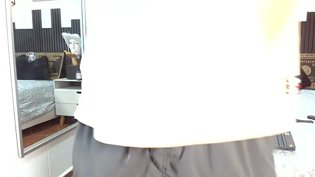 Snapshot of trevor_mob chatting on July 14, 6:57 pm trevor mob online show from July 14, 6:57 pm