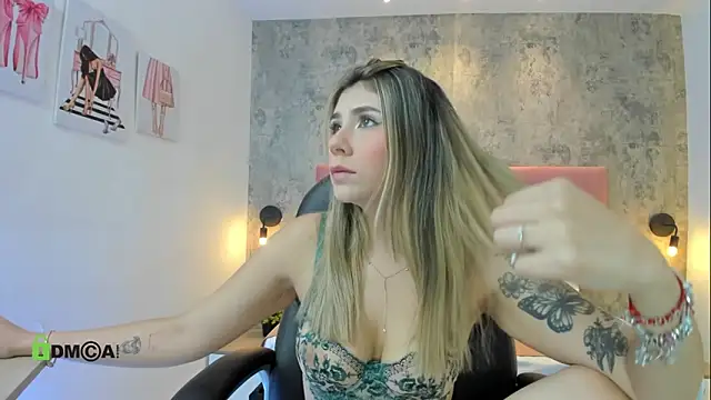 Snapshot of RomaBellanova chatting on April 20, 12:24 am RomaBellanova online show from April 20, 12:24 am