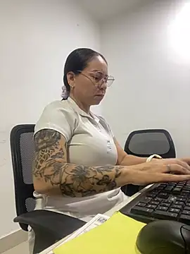 Snapshot of sweet_wet_dreamss chatting on February 24, 1:36 am sweet wet dreamss online show from February 24, 1:36 am