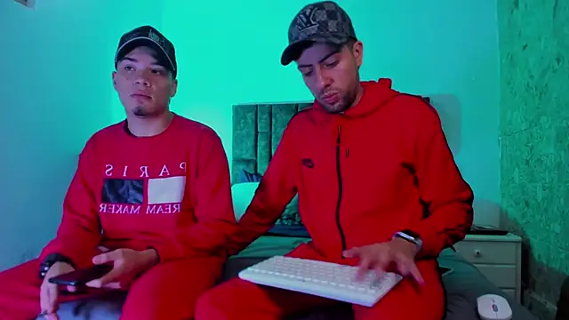 alex and christhoper online show from April 15, 2:07 am