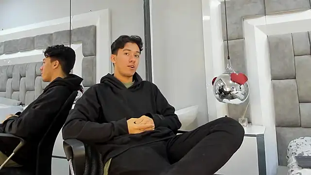 Snapshot of Austin_Reedss chatting on February 26, 12:15 pm Austin Reedss online show from February 26, 12:15 pm