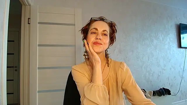 Snapshot of LioraWeiss chatting on April 28, 10:31 am LioraWeiss online show from April 28, 10:31 am