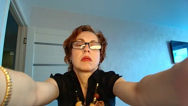 Snapshot of LioraWeiss chatting on April 29, 9:35 am LioraWeiss online show from April 29, 9:35 am