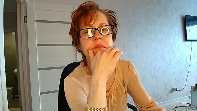 Snapshot of LioraWeiss chatting on May 1, 1:05 pm LioraWeiss online show from May 1, 1:05 pm