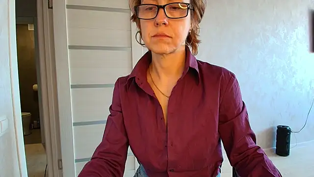 Snapshot of LioraWeiss chatting on May 5, 7:16 am LioraWeiss online show from May 5, 7:16 am