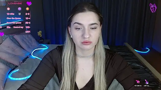 Smi1eF1ower online show from March 2, 11:00 pm