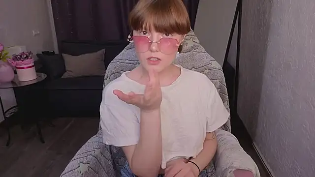  DreamLuna1  online show from March 30, 1:45 pm