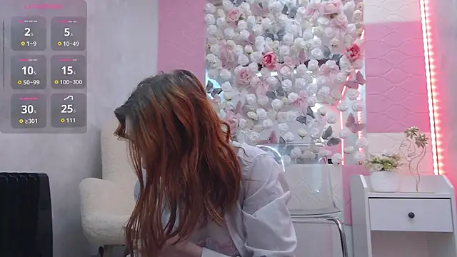 EmberLuna  online show from April 20, 4:04 am