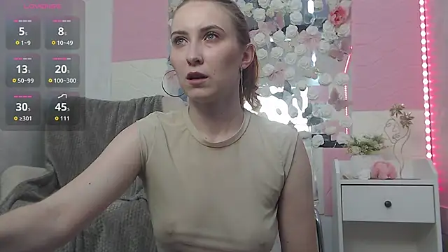 Snapshot of EmberLuna_ chatting on June 18, 6:46 am EmberLuna online show from June 18, 6:46 am