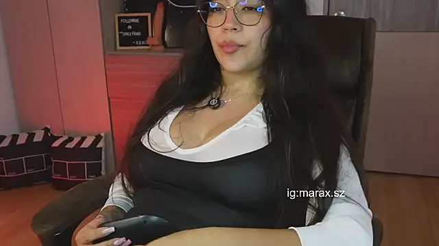 Mara HugeAss online show from March 29, 3:39 am