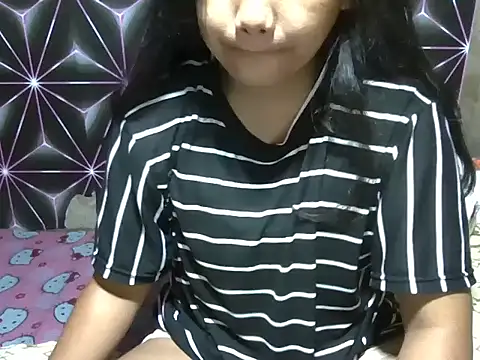 Snapshot of Flowerbebe chatting on May 8, 7:08 pm Flowerbebe online show from May 8, 7:08 pm