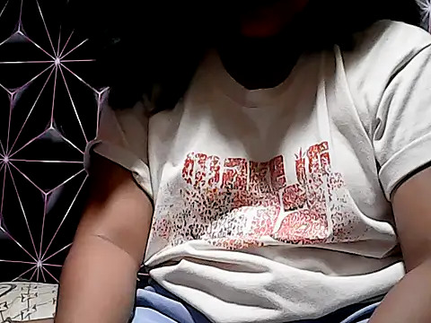 Snapshot of Flowerbebe chatting on June 8, 1:11 pm Flowerbebe online show from June 8, 1:11 pm