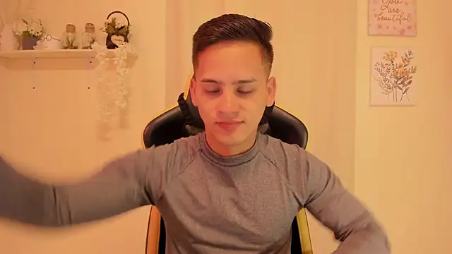 sexy andres01 online show from March 22, 1:14 pm