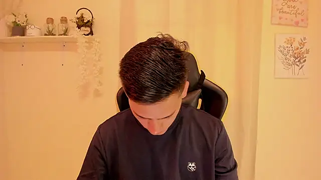 sexy andres01 online show from April 16, 1:45 pm