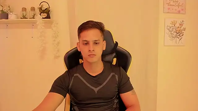 sexy andres01 online show from April 29, 3:32 am