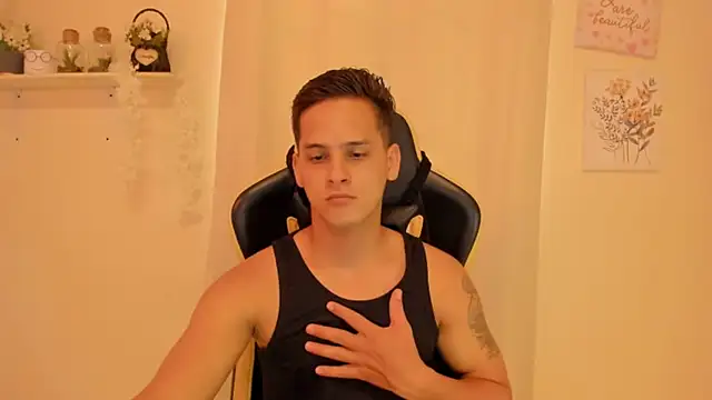 sexy andres01 online show from May 8, 4:34 pm