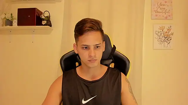 sexy andres01 online show from May 29, 3:54 pm