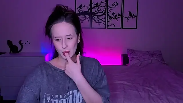 Snapshot of Subochka chatting on March 1, 12:56 am Subochka online show from March 1, 12:56 am