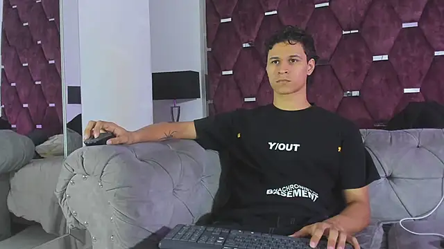 TonyBenedetti online show from June 13, 9:24 pm