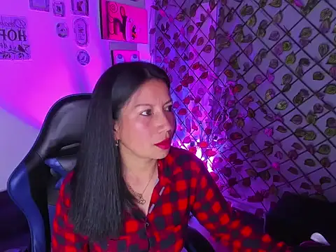 Snapshot of Megan_Collinss1 chatting on March 2, 4:03 pm Megan Collinss1 online show from March 2, 4:03 pm