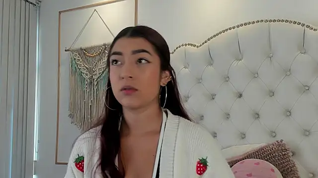 Snapshot of Sara_funy chatting on June 2, 11:34 am Sara funy online show from June 2, 11:34 am