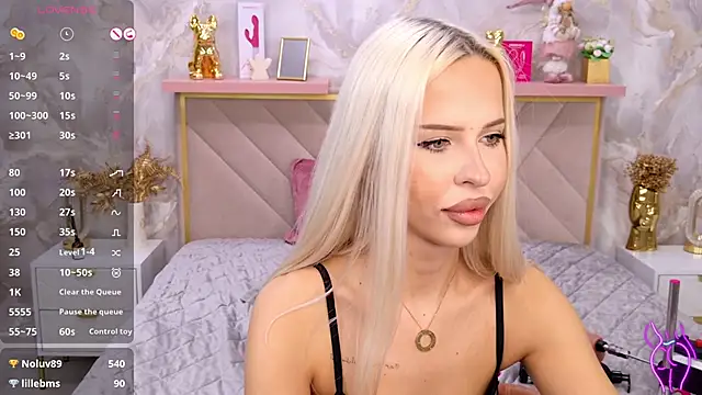 EvaXElfi online show from March 8, 2:04 am