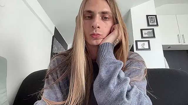 Snapshot of mi_chyort chatting on February 28, 1:12 pm mi chyort online show from February 28, 1:12 pm