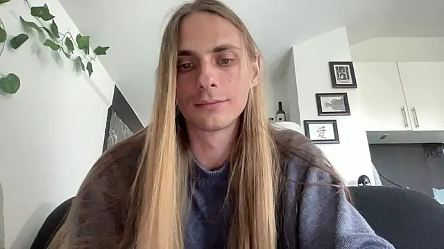 Snapshot of mi_chyort chatting on April 25, 2:47 pm mi chyort online show from April 25, 2:47 pm