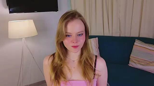 Sophie Peach  online show from March 3, 2:12 pm