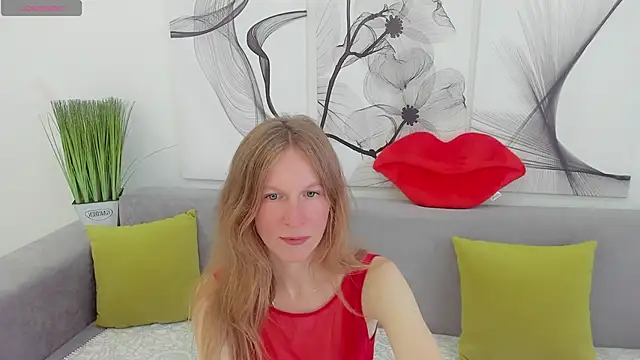 Snapshot of Mira_XOo chatting on April 22, 2:18 pm Mira XOo online show from April 22, 2:18 pm