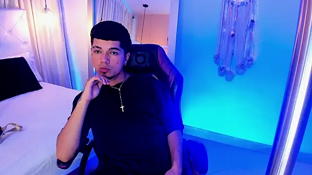 Snapshot of Briian__ chatting on June 16, 7:27 pm Briian online show from June 16, 7:27 pm