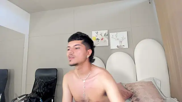Snapshot of Briian__ chatting on June 29, 7:25 pm Briian online show from June 29, 7:25 pm