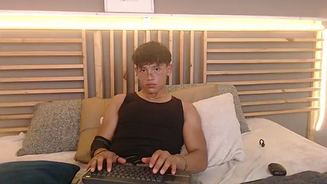 Snapshot of clark_ken01 chatting on March 3, 8:37 pm clark ken01 online show from March 3, 8:37 pm