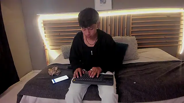 clark ken01 online show from March 5, 9:11 pm