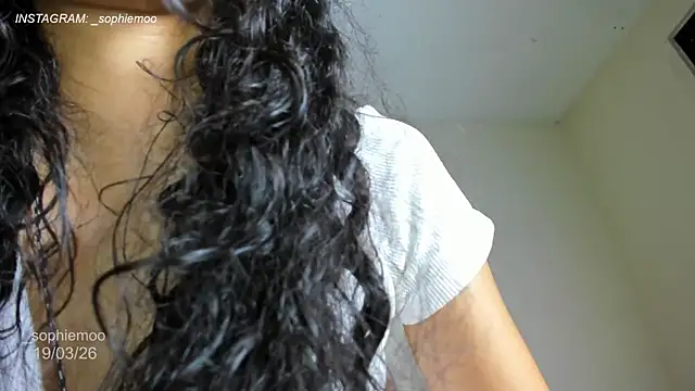 Sophiemoo  online show from March 20, 12:21 pm